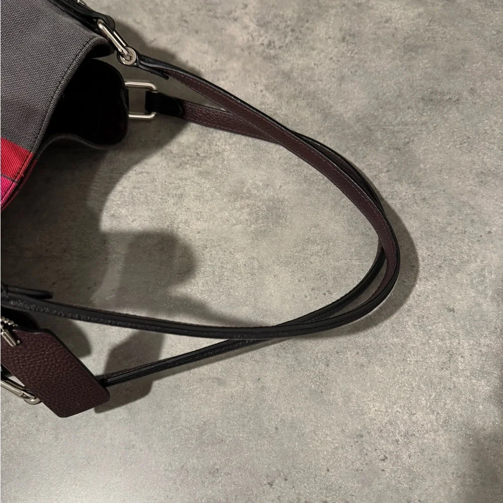 Coach Edie 31 Horse and Carriage Shoulder Bag! - Picture 8 of 12